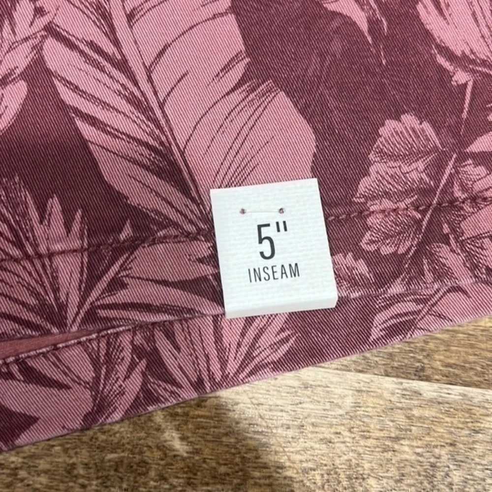 🟣NWT Mid-rise Twill Shorts a.n.a. burgundy mali tropics